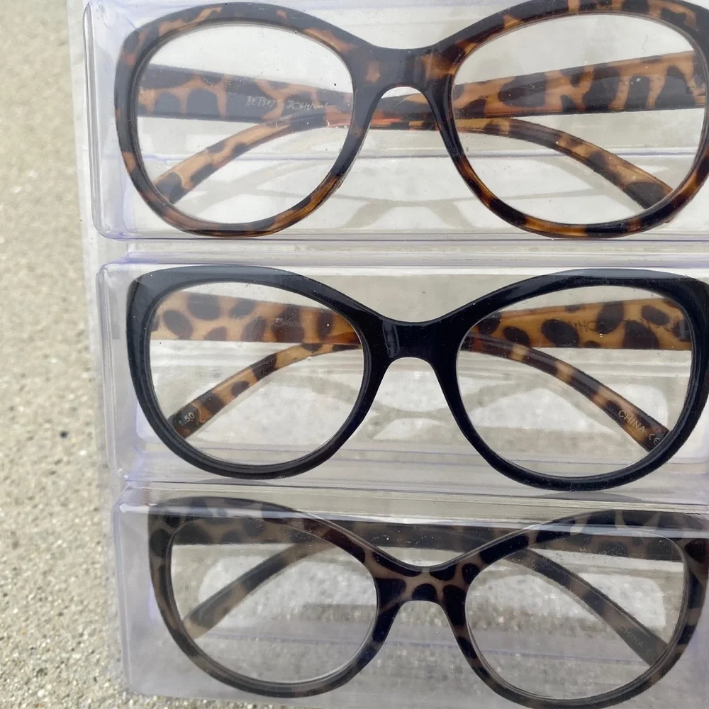 BETSEY JOHNSON readers 1.50 reading glasses cats eye tortoiseshell print set 3pc